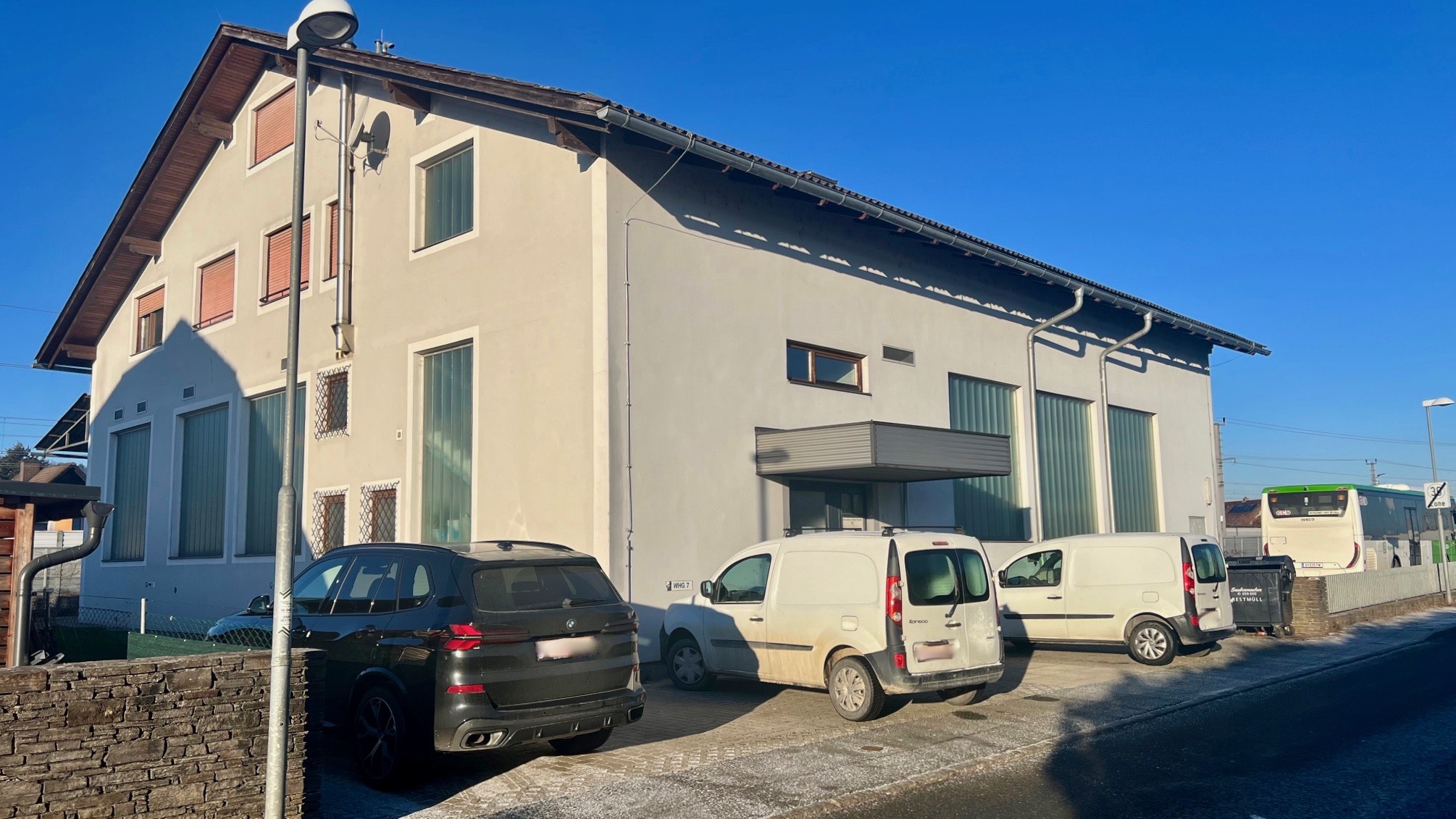 Gewerbeobjekt mit 8 Wohneinheiten